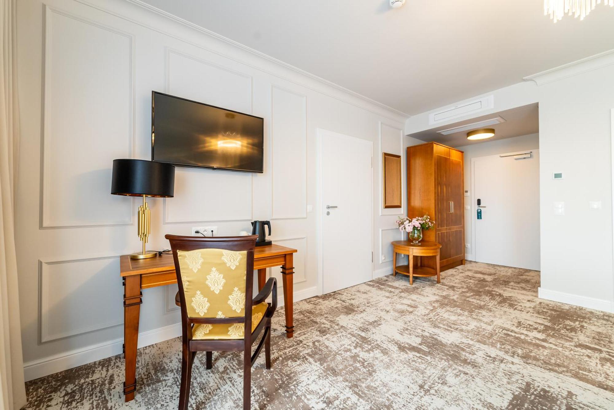 Hotel Piast Ополе Экстерьер фото